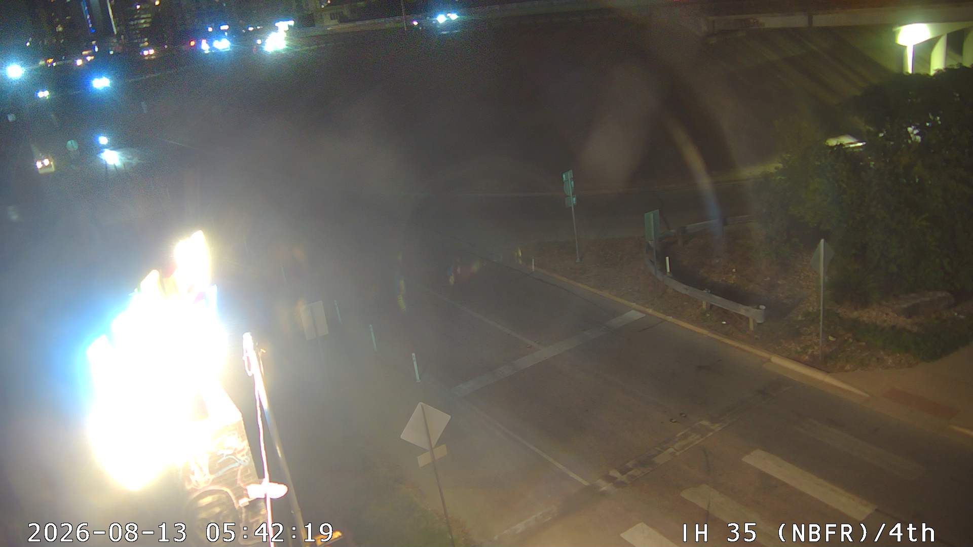 IH 35 SVRD / 4TH ST (NB)