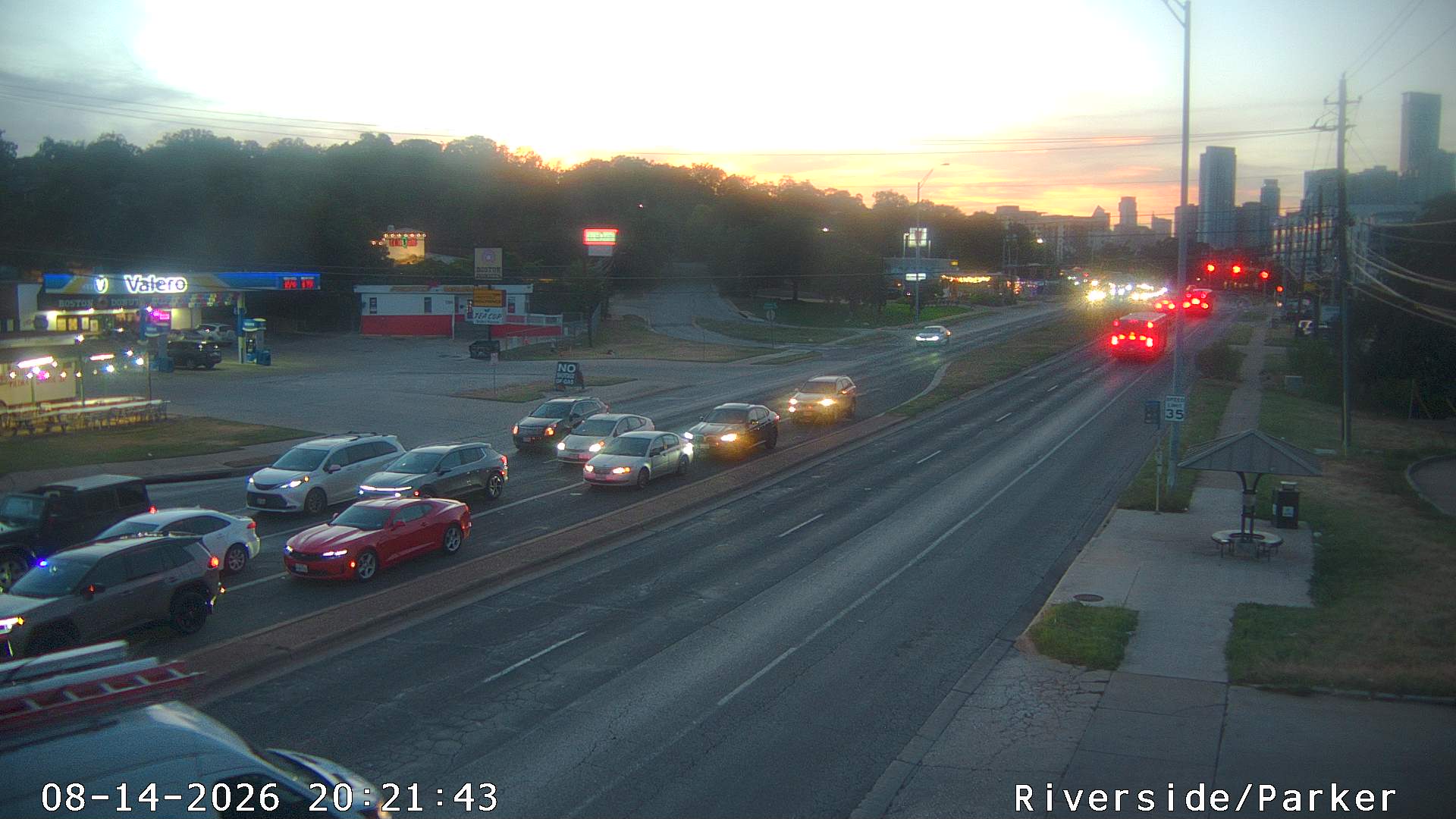  RIVERSIDE DR / PARKER LN