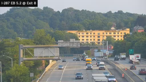I-287 MP 005.20 EB at Interchange 8 (White Plains - Westchester Ave)