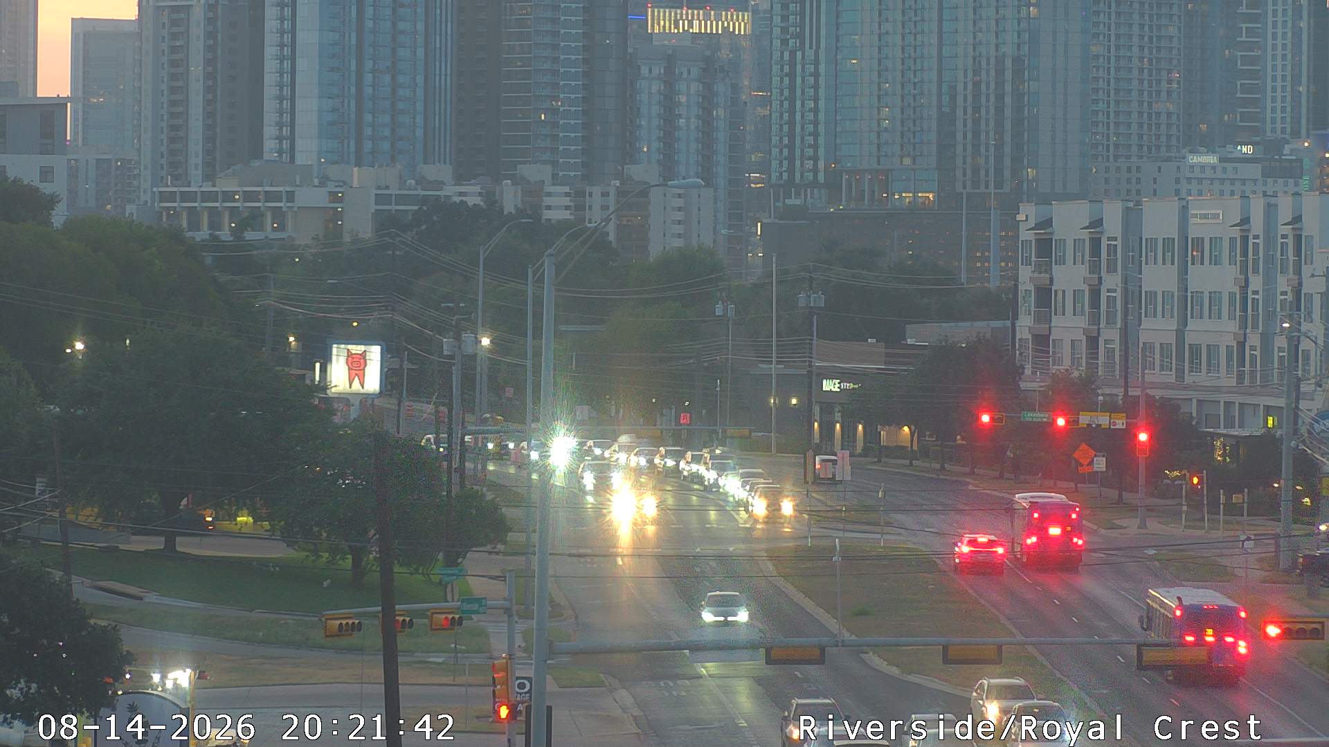  RIVERSIDE DR / ROYAL CREST DR