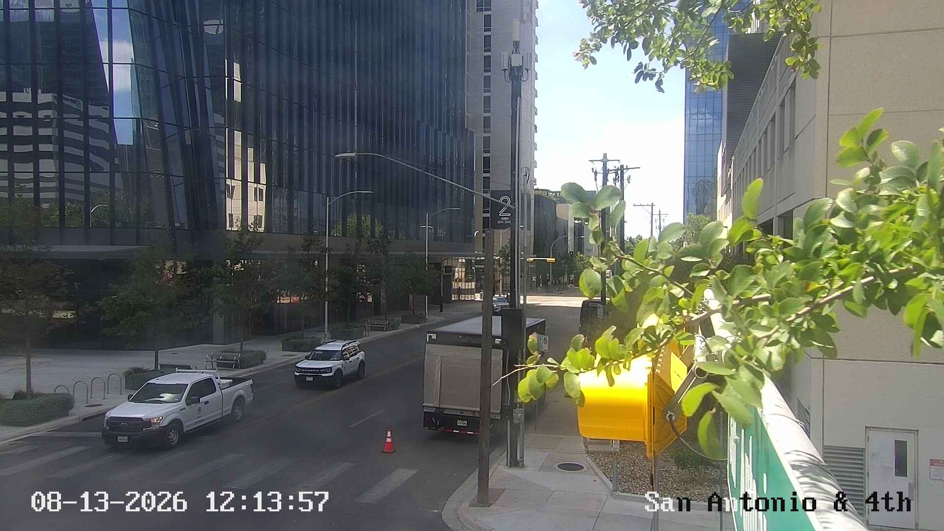  4TH ST / SAN ANTONIO ST