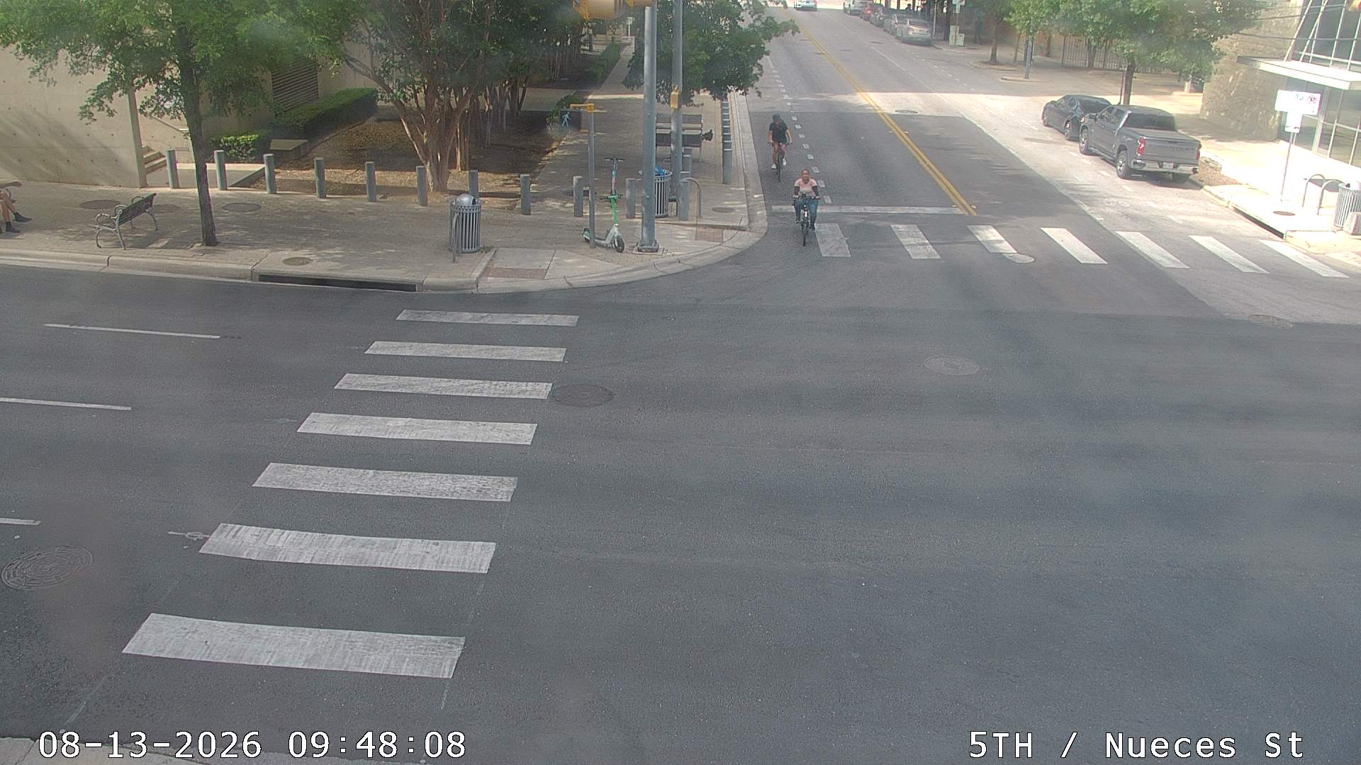  5TH ST / NUECES ST