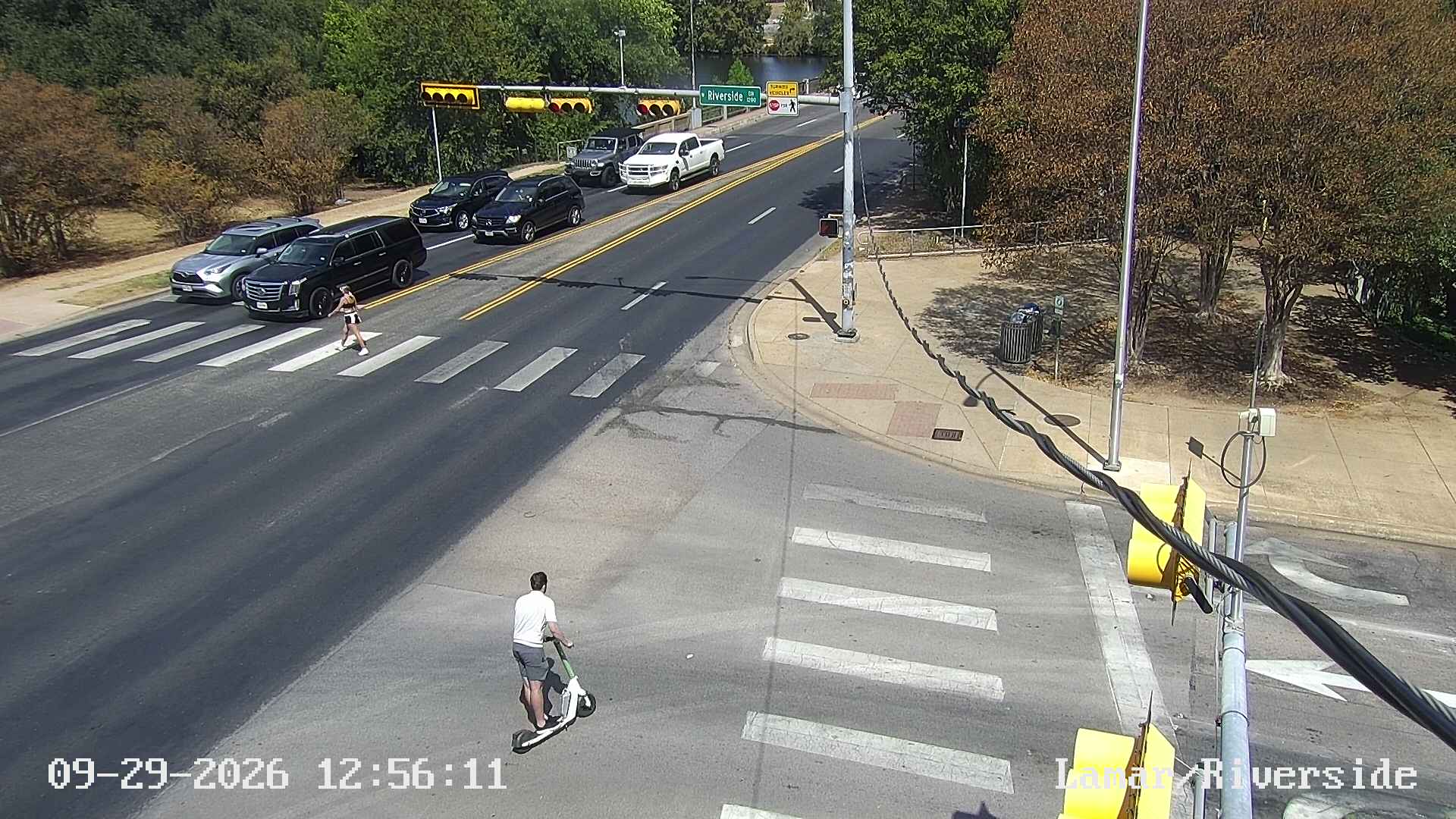  LAMAR BLVD / RIVERSIDE DR